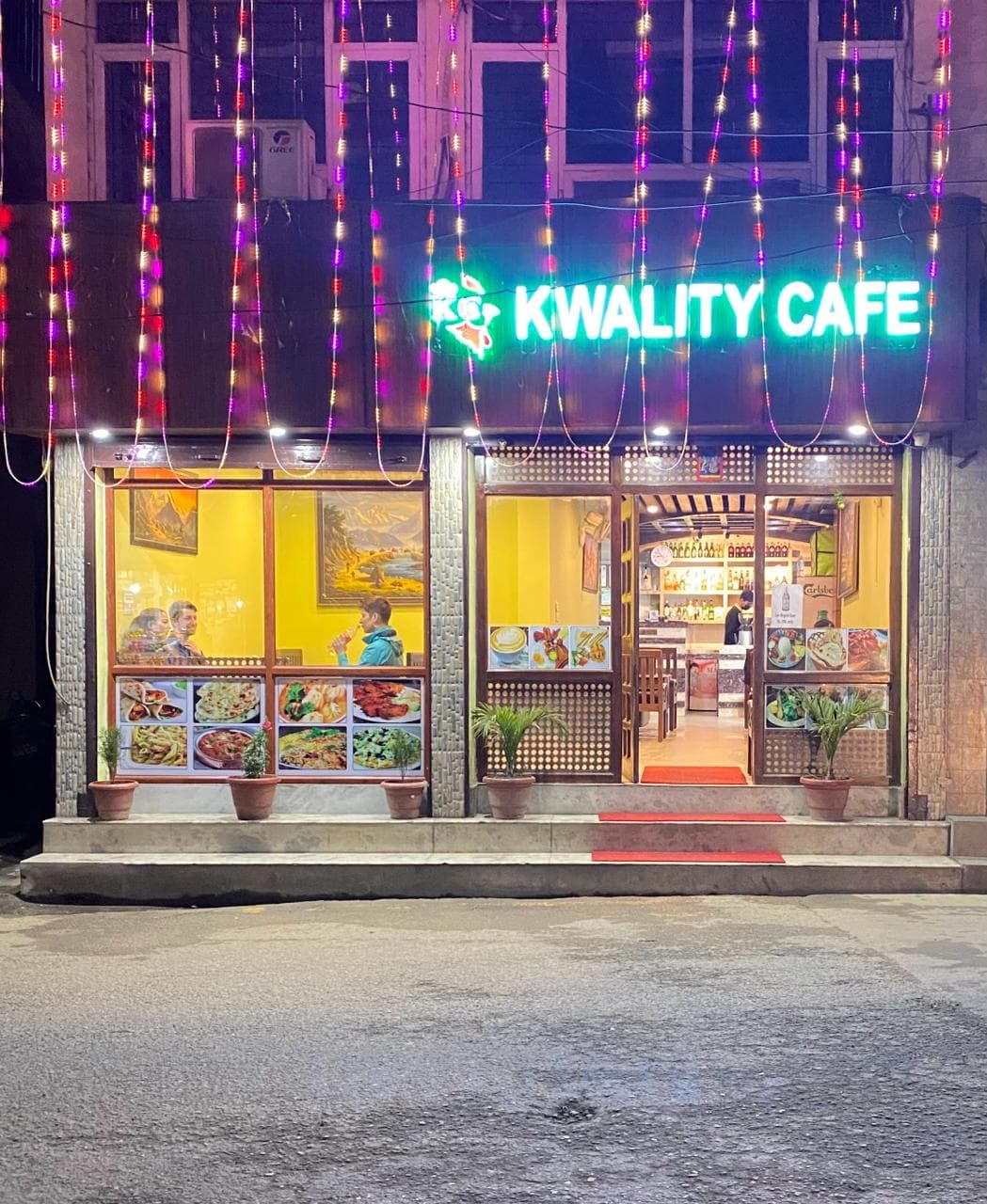 Kwality Cafe —
